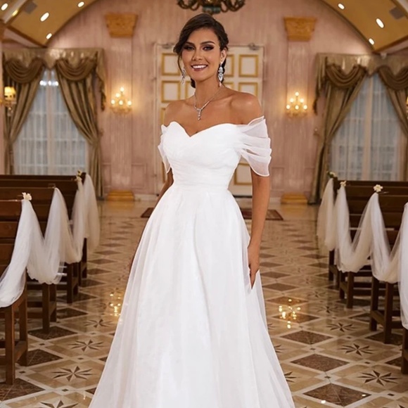 Wedding Dress - Picture 1 of 3